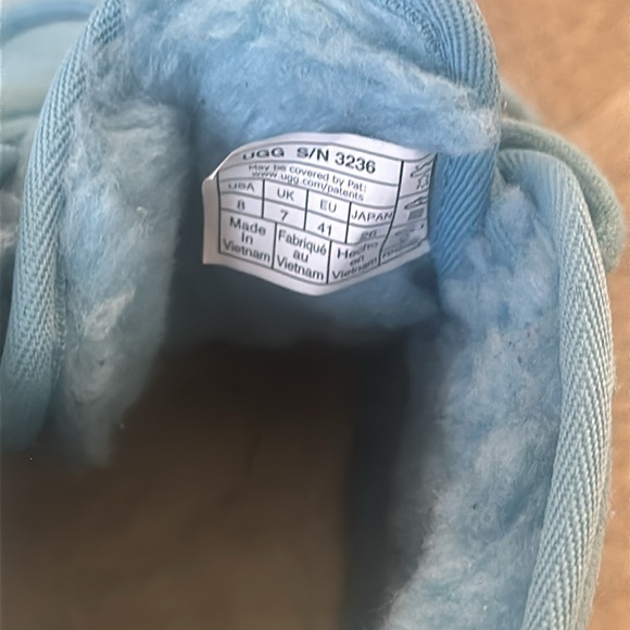 Like New! UGG Neumel Boots Men’s Size 8 in baby blue color - Picture 5 of 5